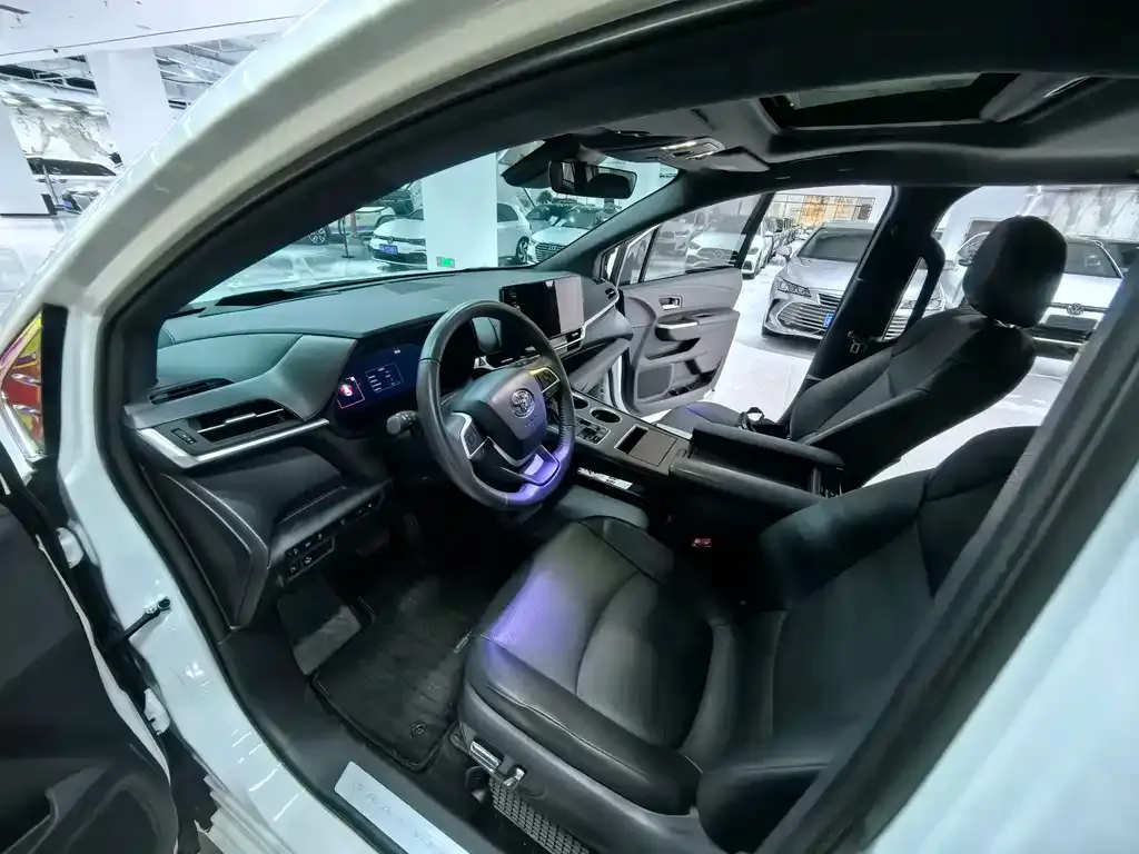 Toyota Granvia 2024 из CN, фото 8