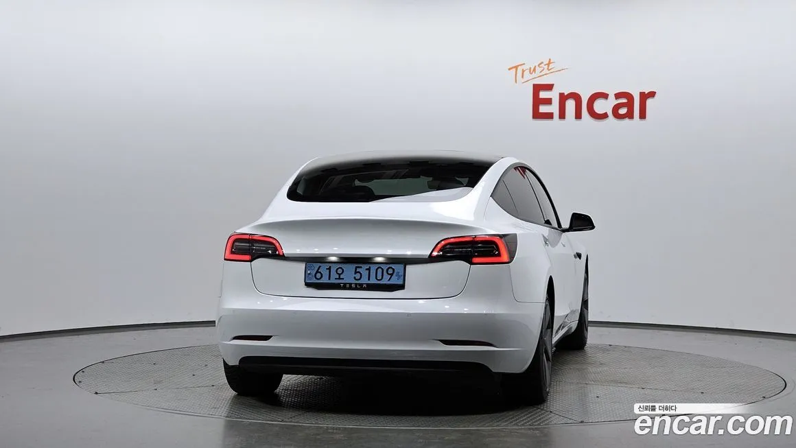 Tesla Model 3 — фото 3