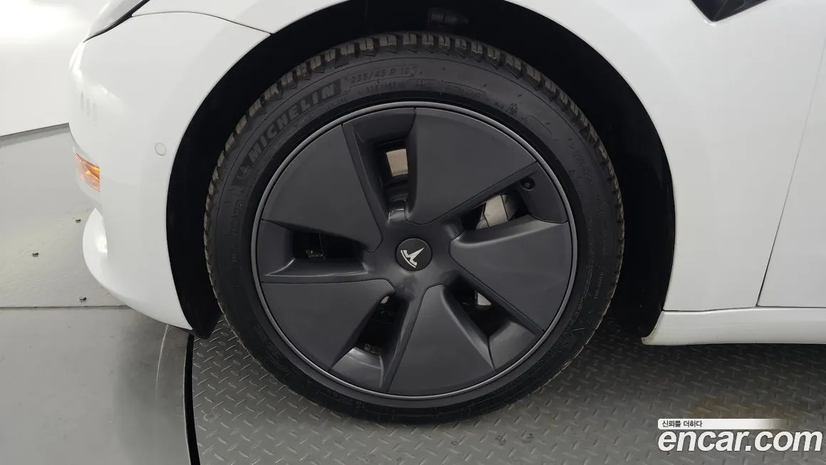 Tesla Model 3 — фото 6