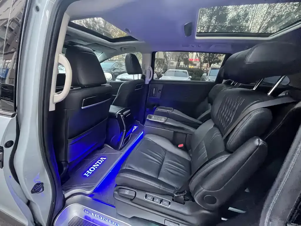 Honda Elysion 2024 из CN, фото 7