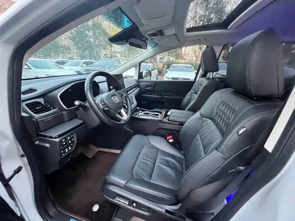 Honda Elysion 2024 из CN, фото 6