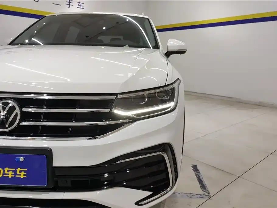 Volkswagen Tiguan L — фото 7