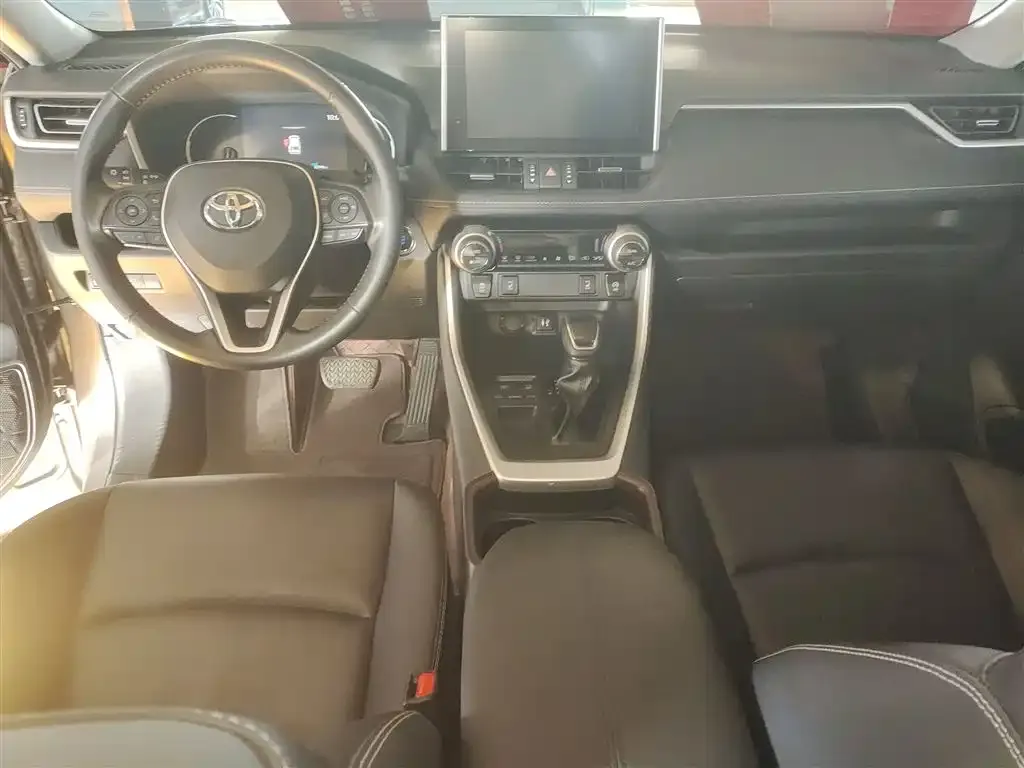 Toyota RAV4 — фото 10