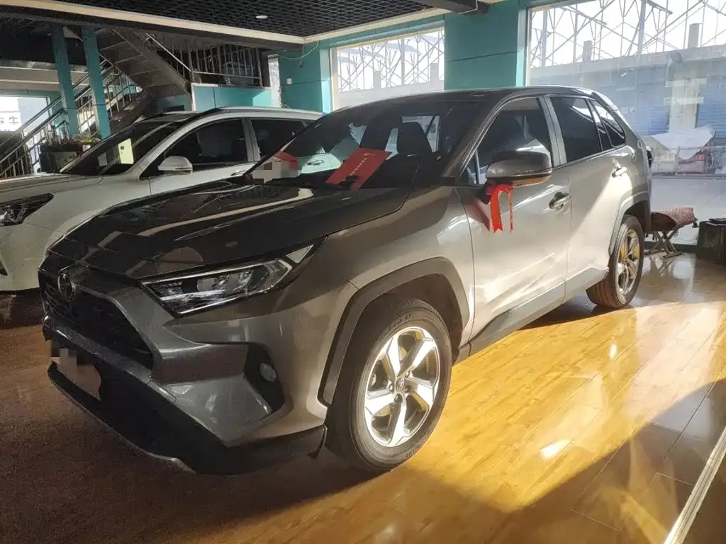 Toyota RAV4 — фото 2