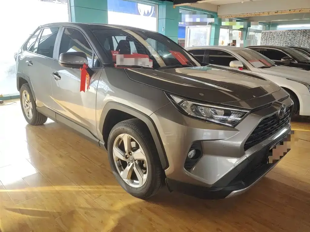 Toyota RAV4 — фото 4