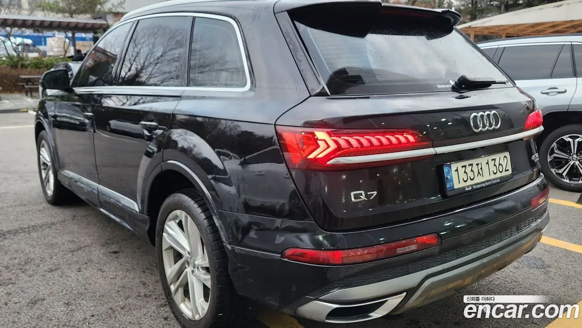 Audi Q7 2021 из KR, фото 9