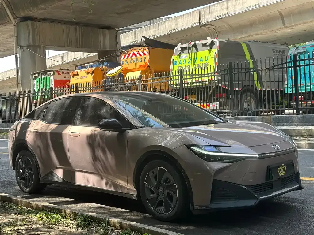 Toyota bZ3 2023 из CN, фото 8