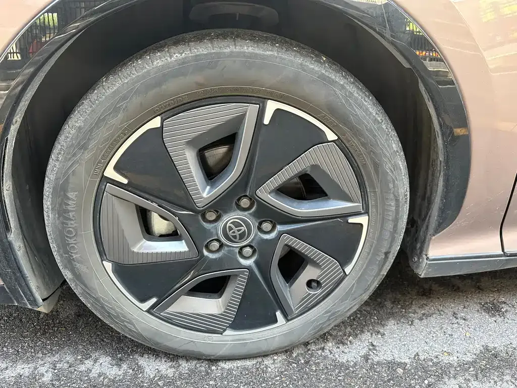 Toyota bZ3 2023 из CN, фото 4