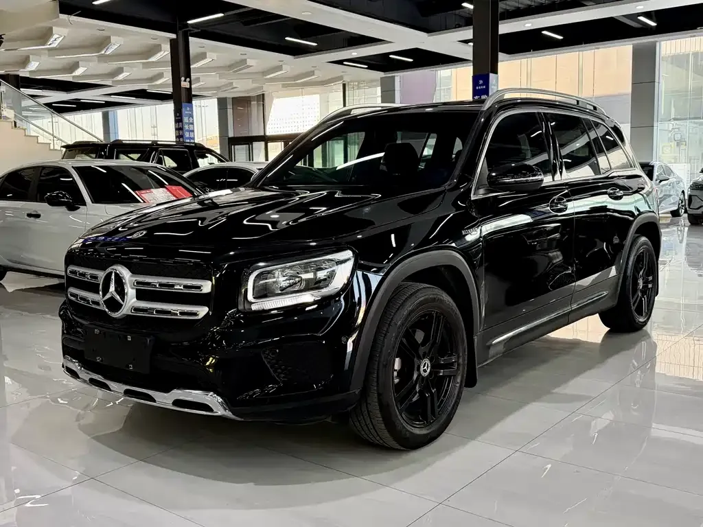 Mercedes-Benz GLB — фото 1