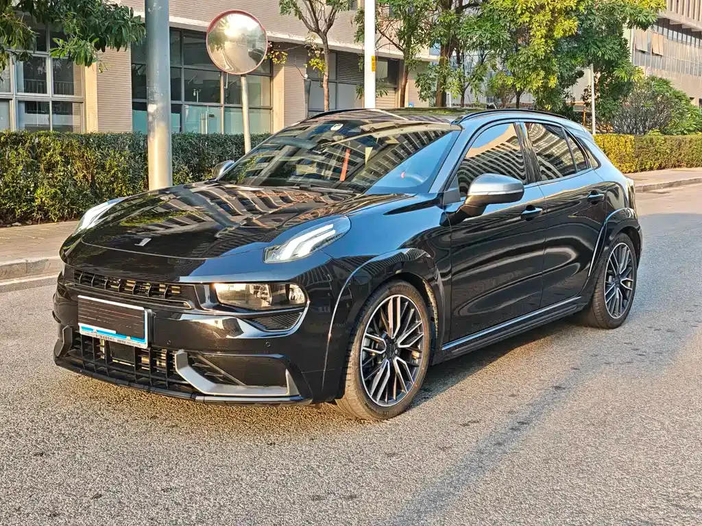 Lynk & Co 02 Hatchback — фото 1