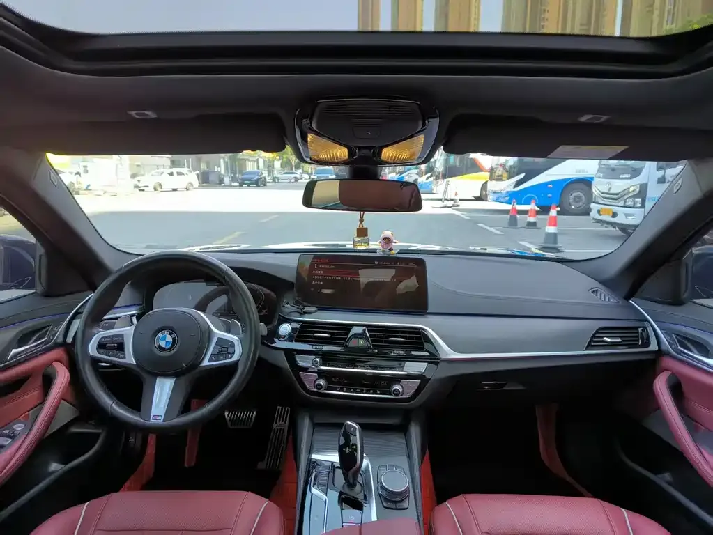 BMW 5 Series 2022 из CN, фото 2