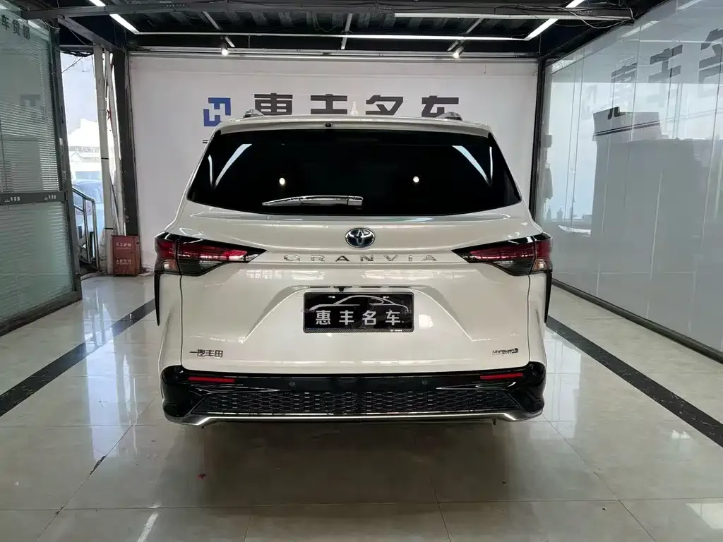Toyota Granvia 2024 из CN, фото 8