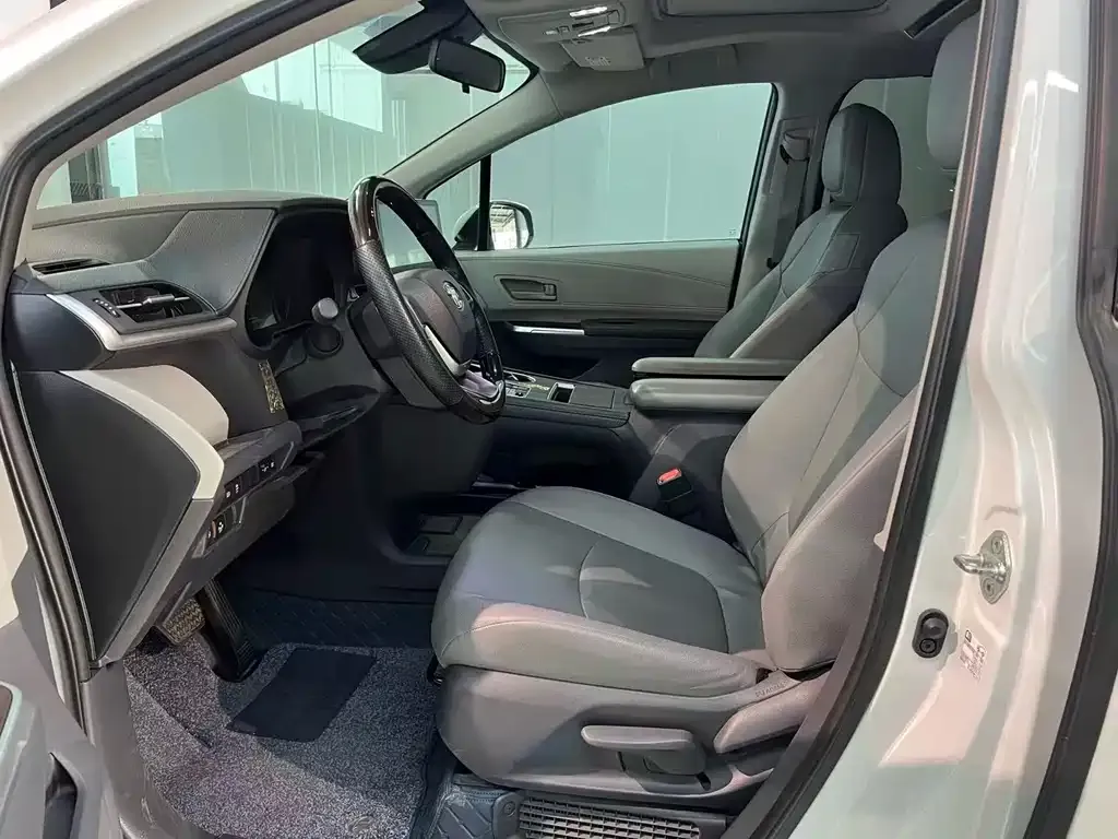 Toyota Granvia 2024 из CN, фото 5