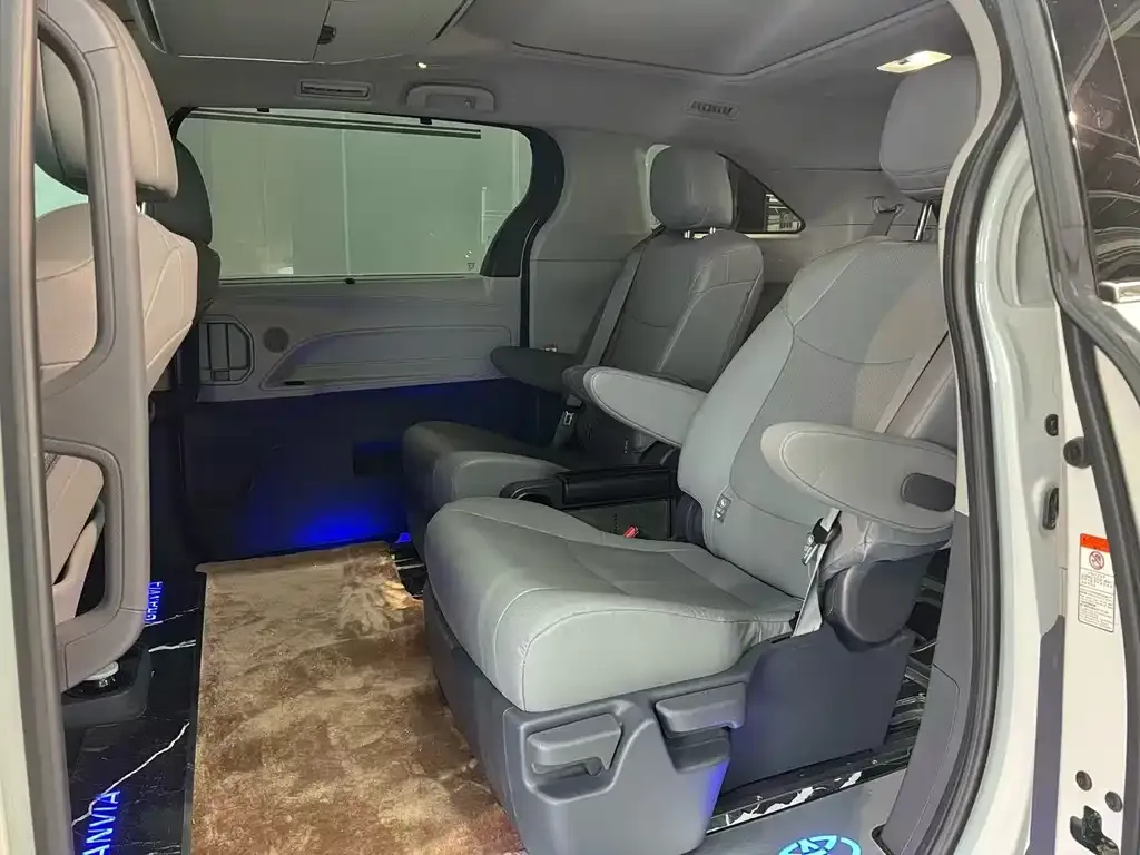 Toyota Granvia 2024 из CN, фото 2