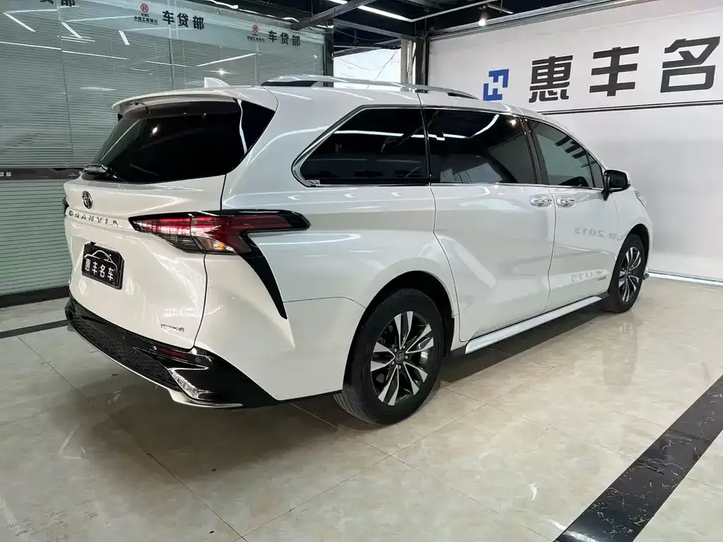 Toyota Granvia 2024 из CN, фото 10