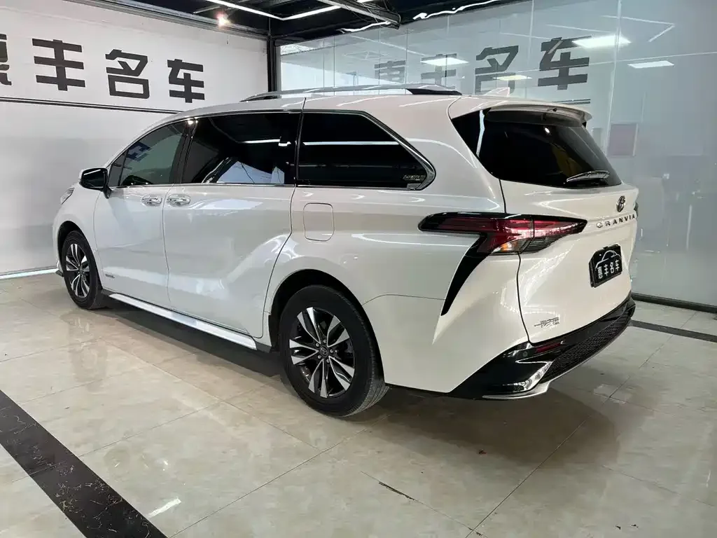 Toyota Granvia 2024 из CN, фото 9