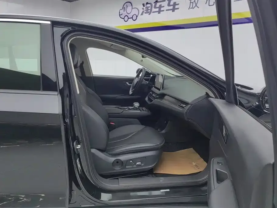 Hongqi E-QM5 — фото 2