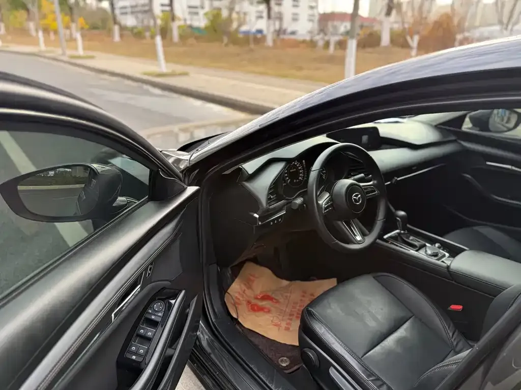 Mazda 3 Axela 2024 из CN, фото 4
