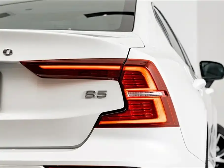 Volvo S60 2024 из CN, фото 6