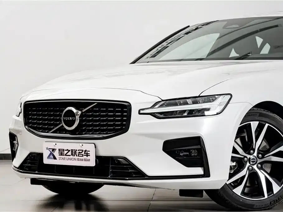Volvo S60 2024 из CN, фото 9