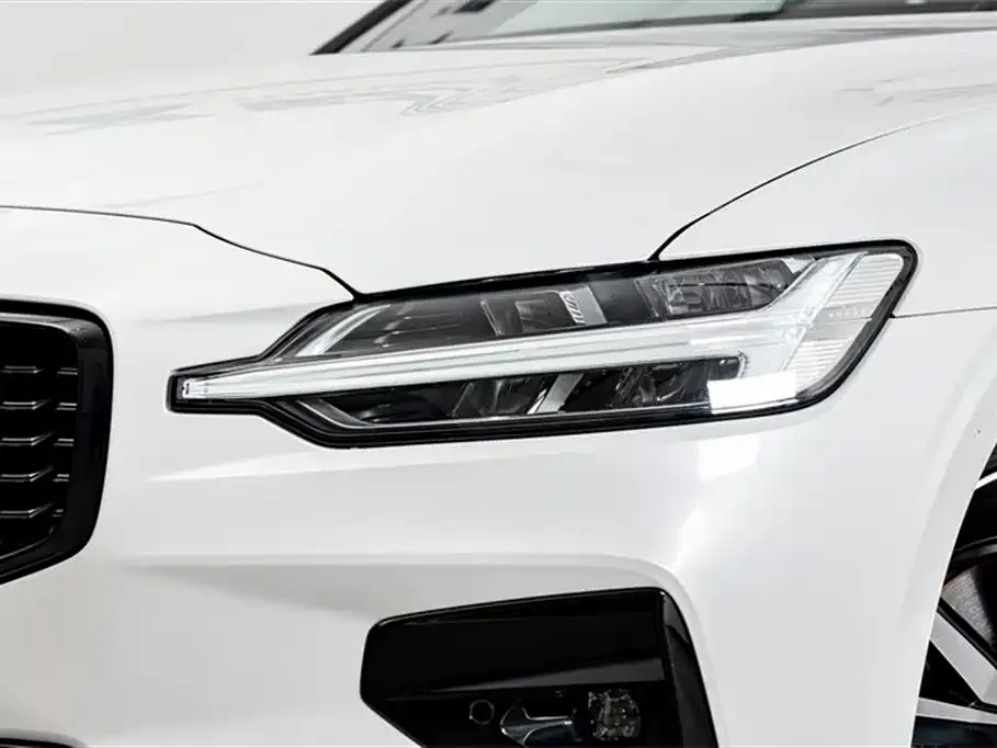 Volvo S60 2024 из CN, фото 2
