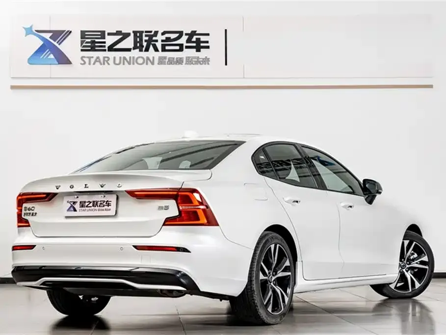 Volvo S60 2024 из CN, фото 5