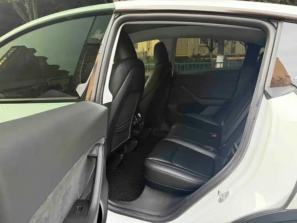 Tesla Model Y 2023 из CN, фото 7