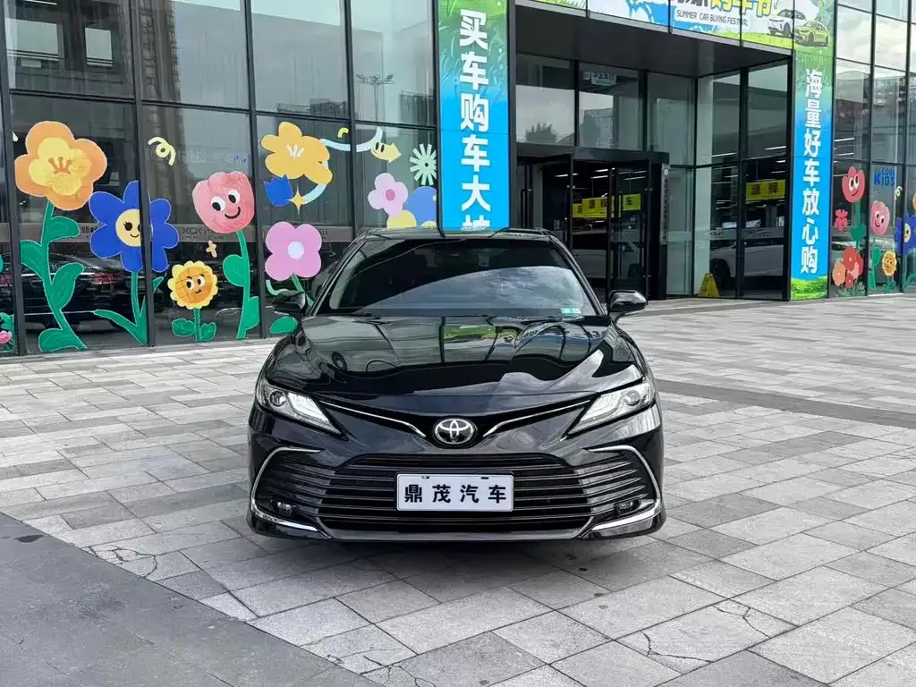 Toyota Camry — фото 2