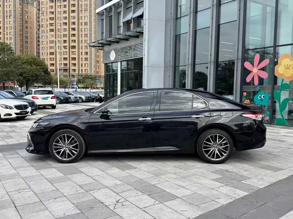 Toyota Camry — фото 3