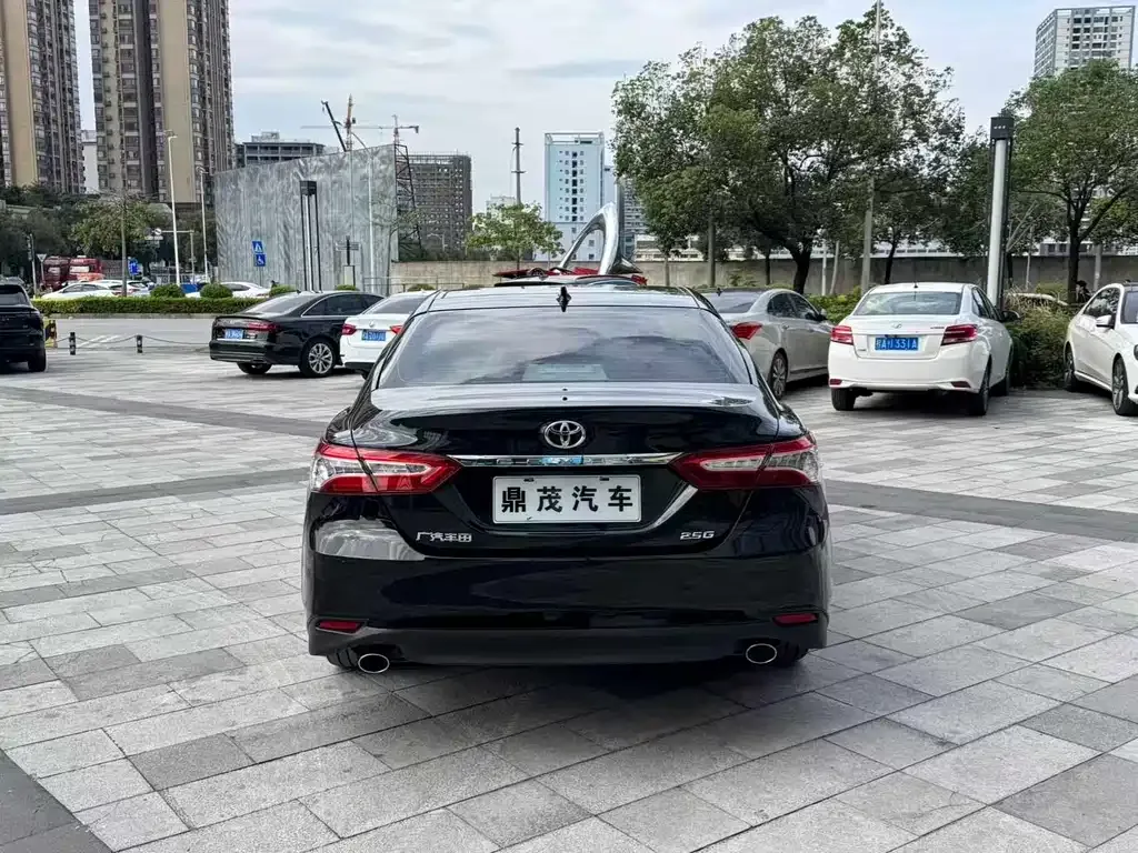 Toyota Camry — фото 5