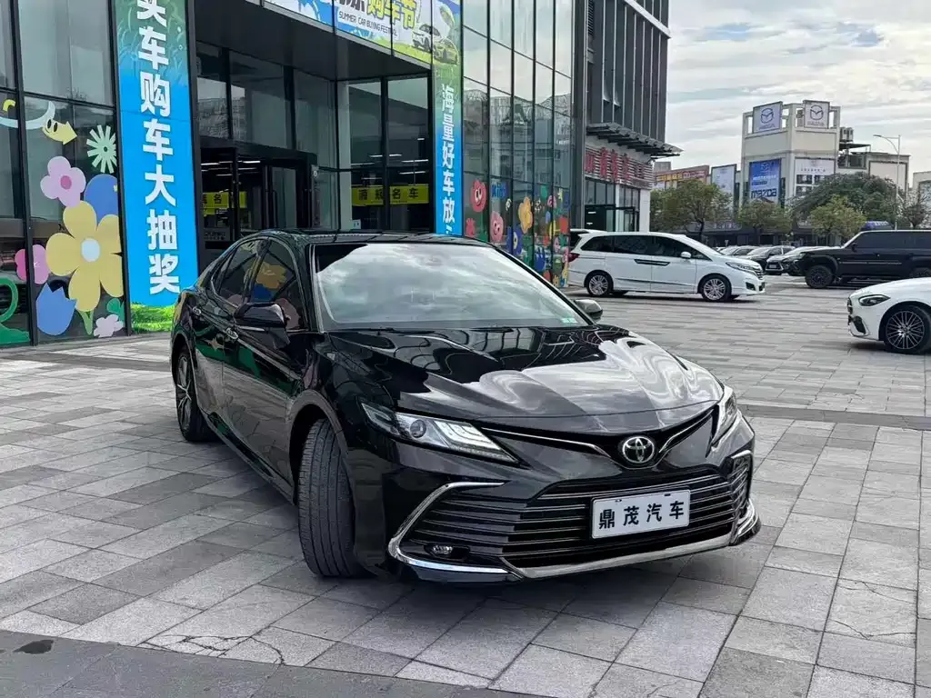 Toyota Camry — фото 8