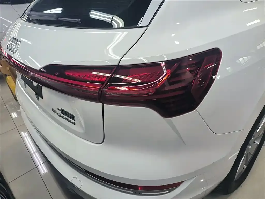 Audi e-tron 2025 из CN, фото 3