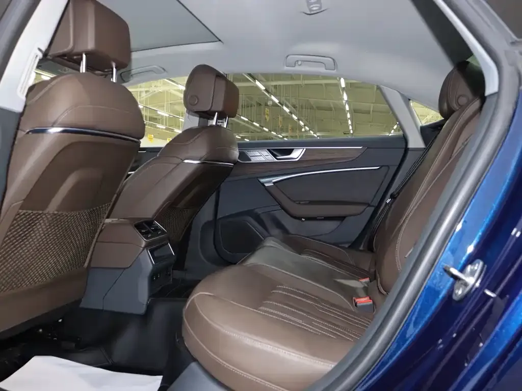 Audi A7L 2021 из CN, фото 4
