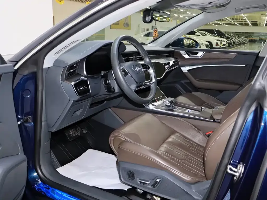 Audi A7L 2021 из CN, фото 10