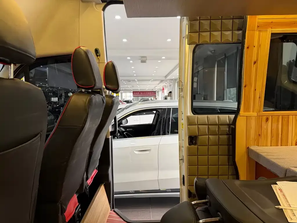 IVECO Ousheng — фото 4
