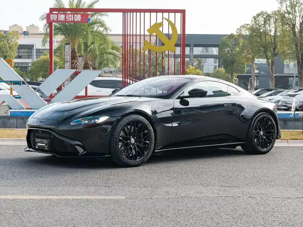 Aston Martin V8 Vantage 2021 из CN, фото 1