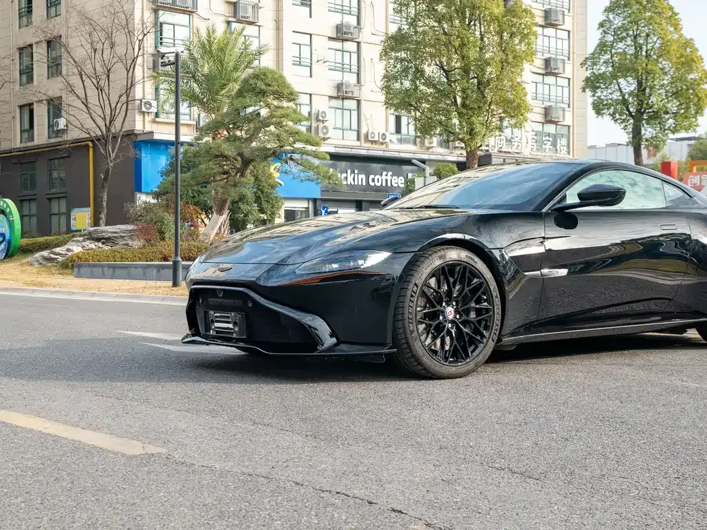 Aston Martin V8 Vantage 2021 из CN, фото 5