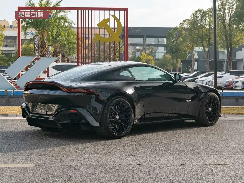 Aston Martin V8 Vantage 2021 из CN, фото 3