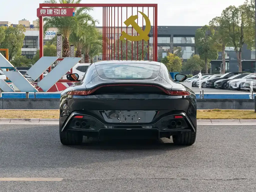 Aston Martin V8 Vantage 2021 из CN, фото 7
