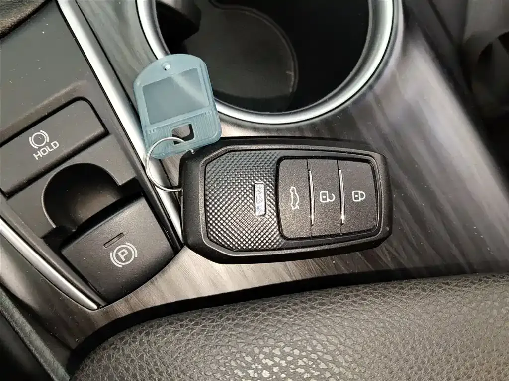Toyota Camry 2023 из CN, фото 7