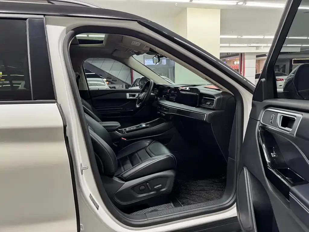 Ford Explorer 2023 из CN, фото 2