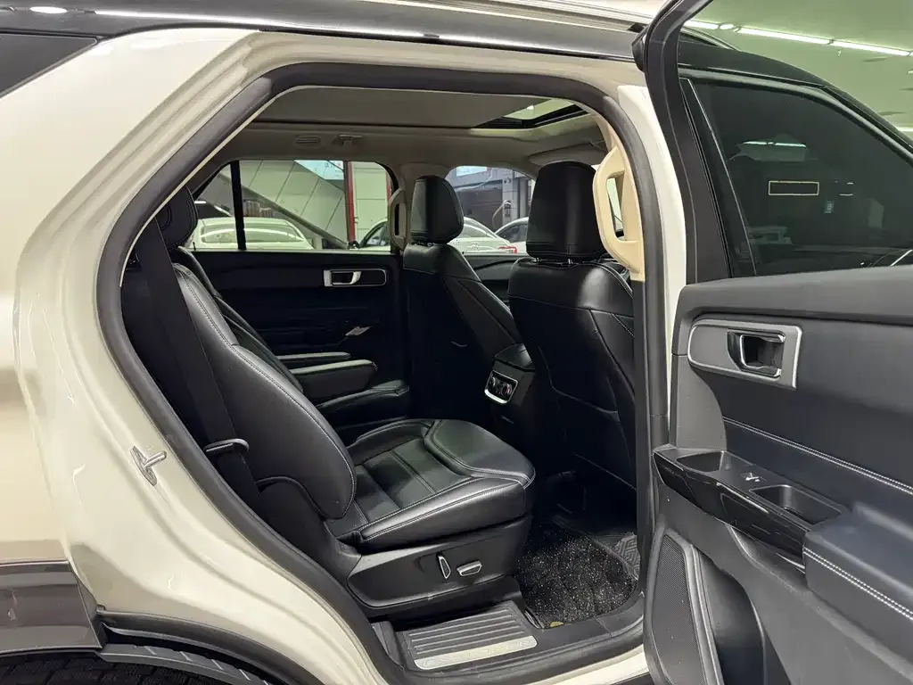 Ford Explorer 2023 из CN, фото 7