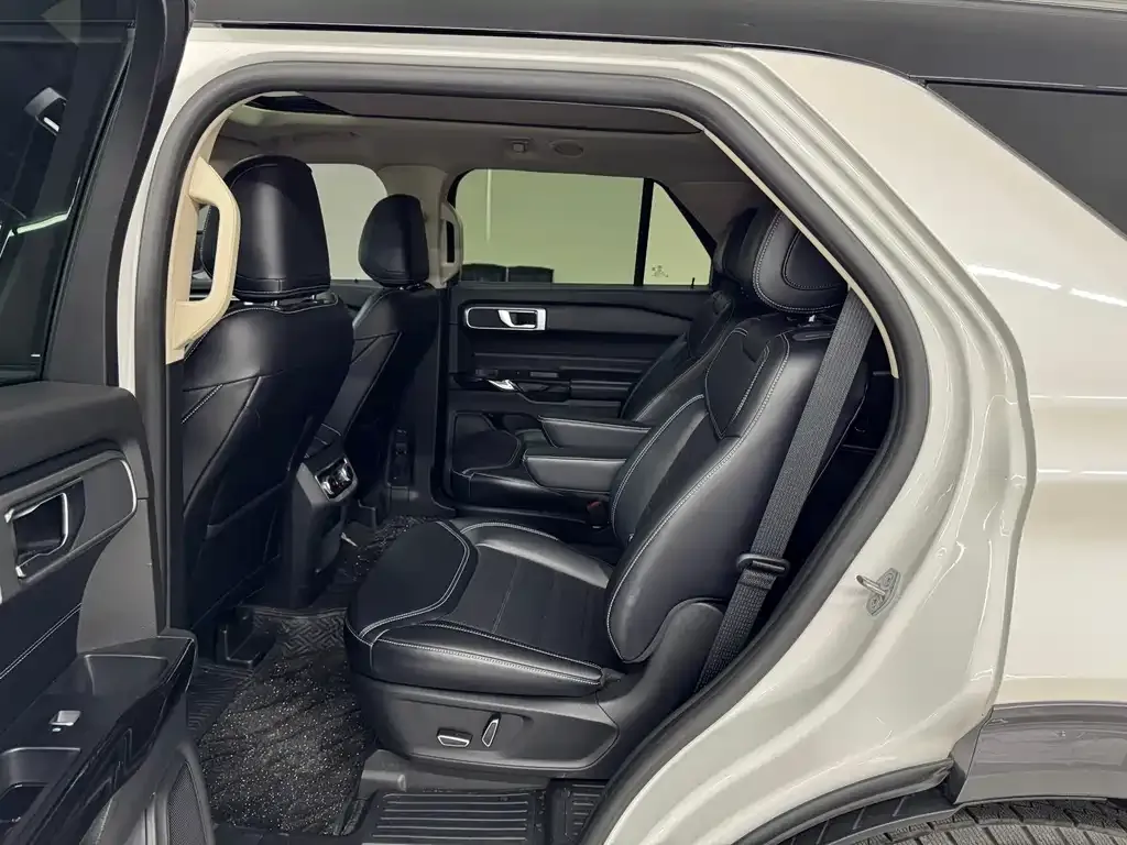 Ford Explorer 2023 из CN, фото 4