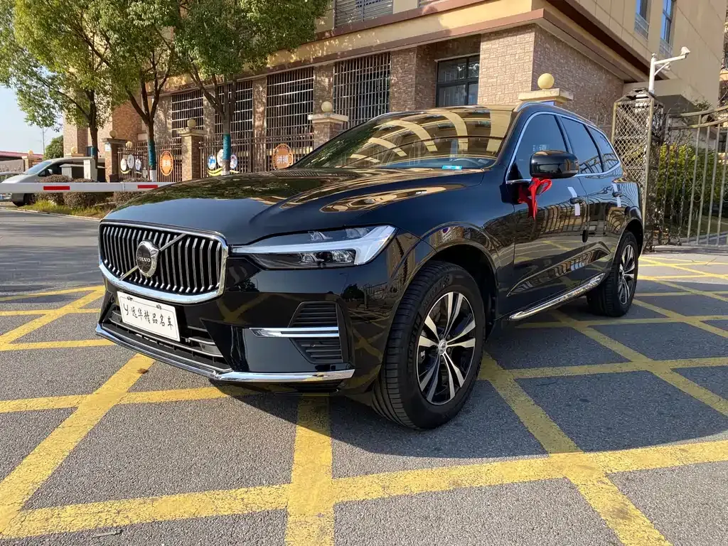 Volvo XC60 — фото 1