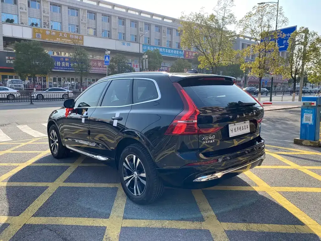 Volvo XC60 — фото 8