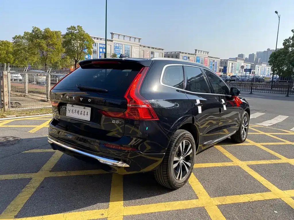 Volvo XC60 — фото 10