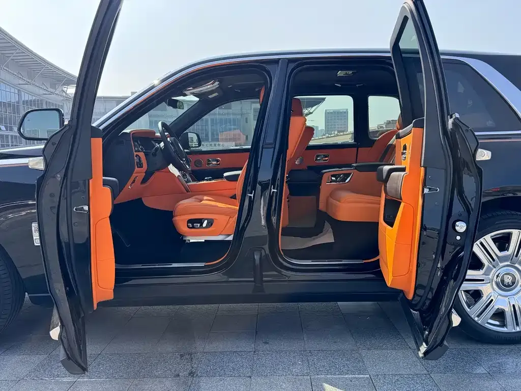 Rolls-Royce Cullinan 2024 из CN, фото 9