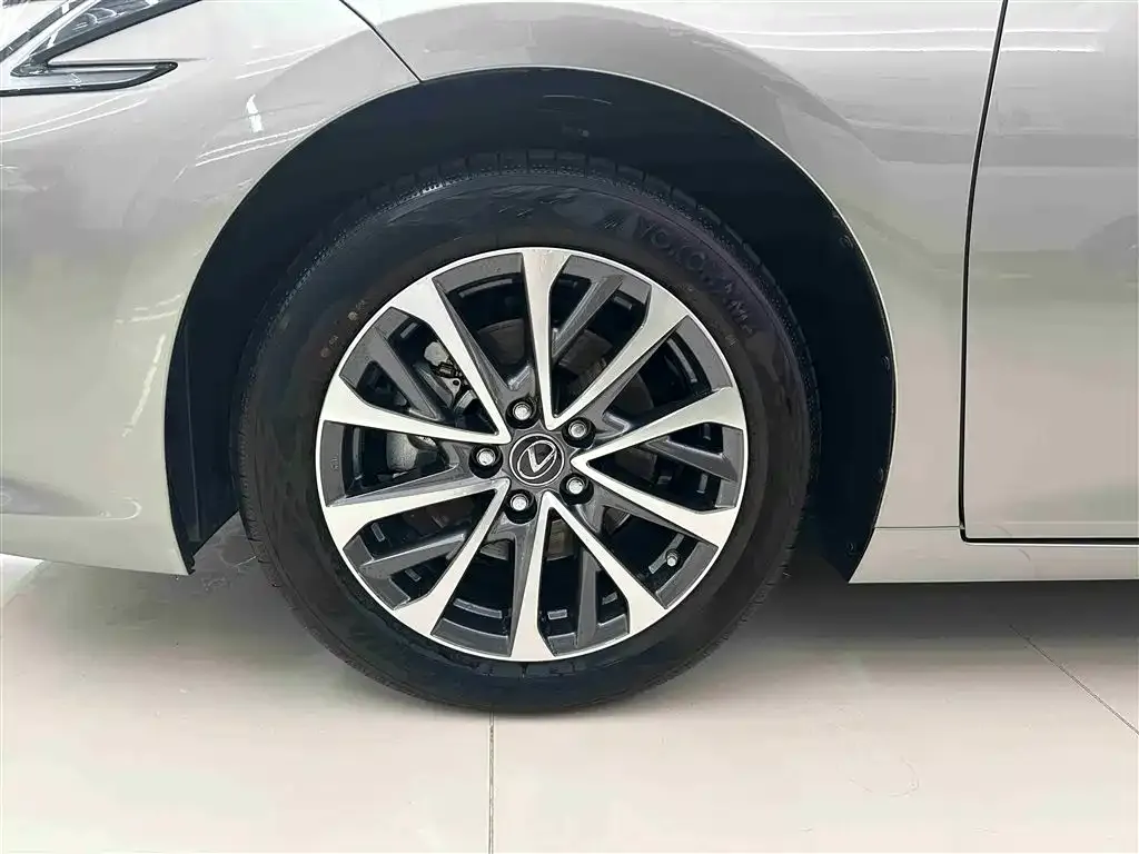 Lexus ES 2025 из CN, фото 2