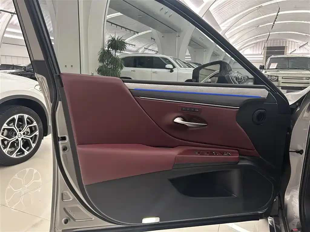 Lexus ES 2025 из CN, фото 3