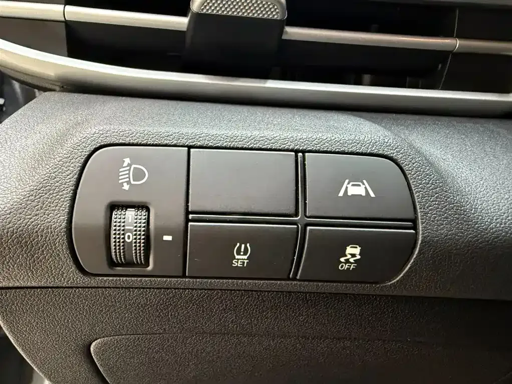 Hyundai Elantra — фото 9